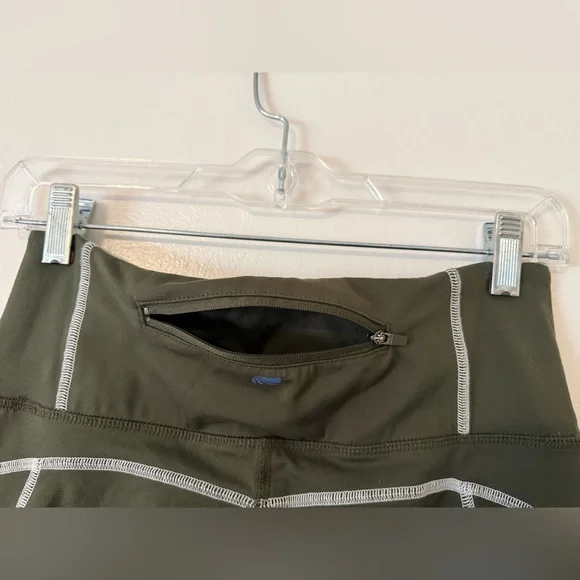 CYCLE HOUSE Womens Medium Olive Green Leggings 7/8 length Zip Pocket - Picture 9 of 11